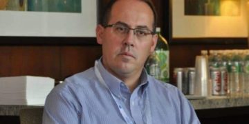 Apeli i mikrobiologut Lul Raka: Rrini në shtëpi, fitorja është e sigurt