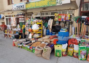 Sqaron Ministria e Bujqësisë: Barnatoret bujqësore nuk mbyllen