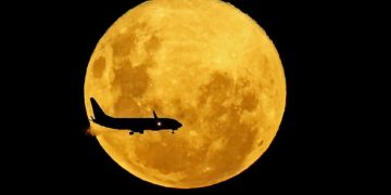 Superhëna e “krimbave” parë nga çdo cep i botës