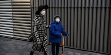 Kina po i kthehet normalitetit, nxënësit u kthehen mësimeve