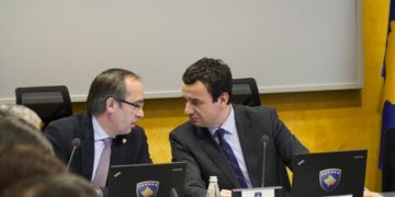 Masat për mbrojtje nga koronavirusi, njëri prind lirohet nga puna