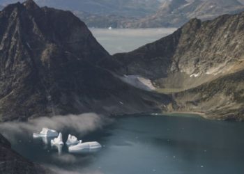 Përshpejtohet shkrirja e akujve në Grenlandë dhe Antarktidë