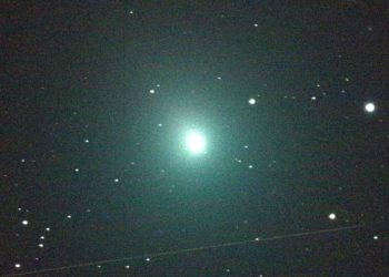 Kometa që mori vëmendjen e astronomëve: 600 herë më ndriçuese se që u parashikua