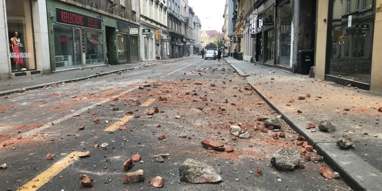 Qeveria kroate apel të prekurve nga tërmeti: Mbani distancën, rrezikoheni nga koronavirusi