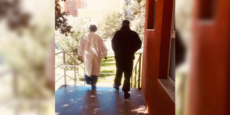 Del nga spitali i shëruari i parë nga koronavirusi në Shqipëri