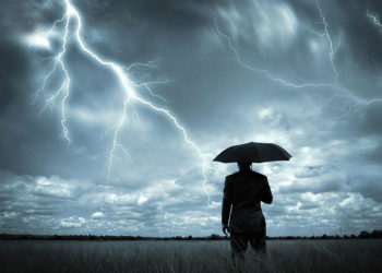 Këshillat e Met Office, çfarë duhet të bëni kur goditeni nga stuhitë