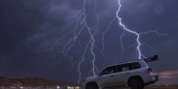 Dubai goditet nga një stuhi e fuqishme me rrufe e shi të rrëmbyeshëm