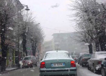 E rrallë: Bie borë në Shkodër dhe Lezhë (VIDEO)