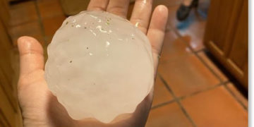 Stuhia në Teksas që solli breshrin sa topat e bejsbollit