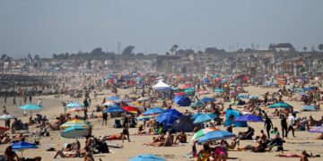 40 mijë njerëz turren në plazhet e Kalifornisë në mes së krizës së koronavirusit