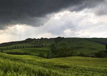 Ngrohtë edhe sot por me erëra dhe vranësira, nga nesër priten reshjet e shiut