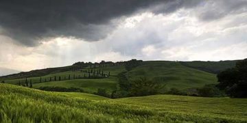 Ngrohtë edhe sot por me erëra dhe vranësira, nga nesër priten reshjet e shiut