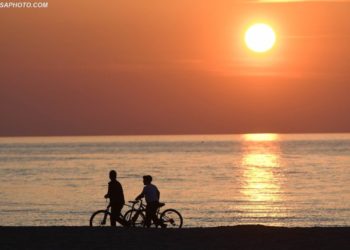 Magji në qiell, perëndimi i diellit në Qerret, Shqipëri