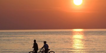 Magji në qiell, perëndimi i diellit në Qerret, Shqipëri