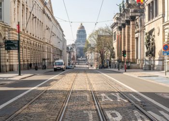 Covid-19 ngadalëson lëvizjen e Tokës