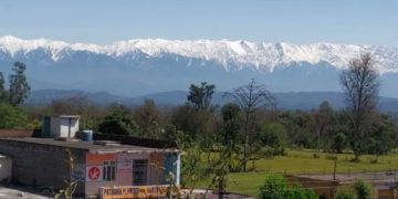 Pas 30 viteve, Himalaja mund të shihet nga poshtë – ajri u pastrua pas izolimit nga koronavirusi