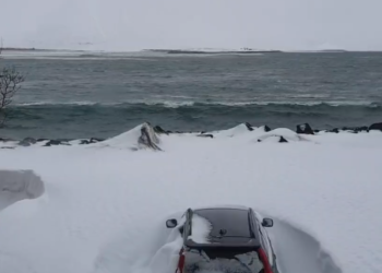 Orteqet krijojnë cunami në Islandë, më 5 prill ra borë e madhe