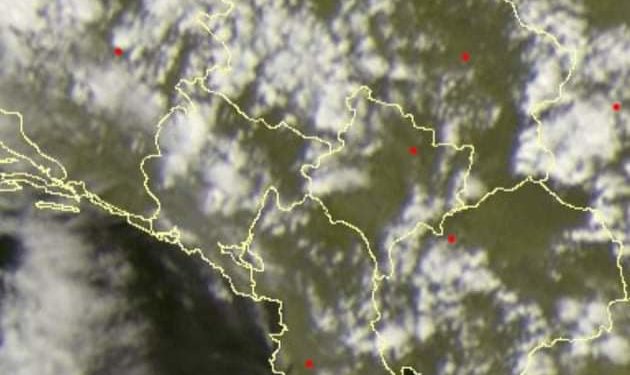 Moti me diell dhe vranësira të pakta