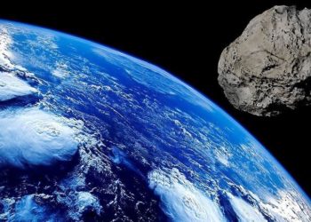 Asteroidi i madh i afrohet tokës por nuk ka rrezik