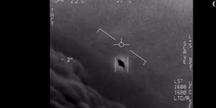 Pentagoni publikon tri video të objekteve të paidentifikuara, të kapura nga ushtria amerikane