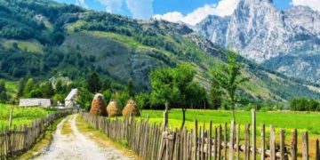 Njerëzit që jetojnë në fshatra janë 8 herë më të lumtur se ata që jetojnë në qytet, thotë një studim