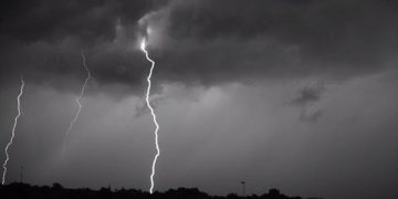 Kjo konsiderohet rrufeja më e fuqishme që ka goditur ndonjëherë tokën