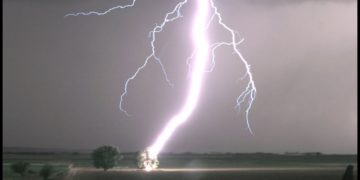 Kjo konsiderohet rrufeja më e fuqishme që ka goditur ndonjëherë tokën