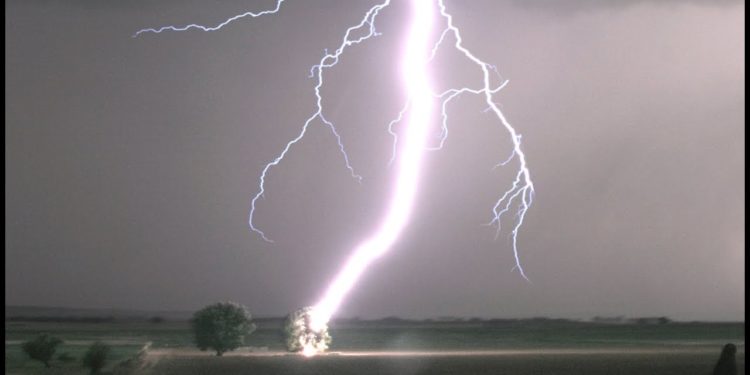 Kjo konsiderohet rrufeja më e fuqishme që ka goditur ndonjëherë tokën