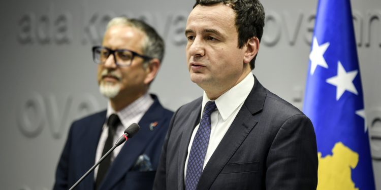 Qeveria merr vendim: Hapen kafiteritë, qendrat tregtare, çerdhet e kufijtë