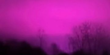 Banorët çuditen nga ngjyrat që merr qielli në New York dhe xhirojnë momentin