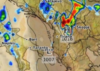 Moti javor, javë me mot të ndryshueshëm!