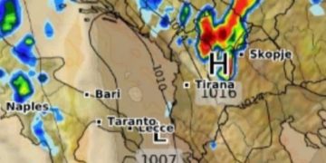 Moti javor, javë me mot të ndryshueshëm!