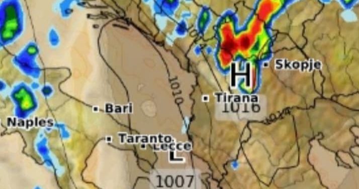 Moti javor, javë me mot të ndryshueshëm!