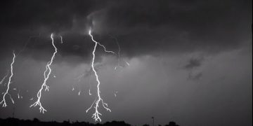 Kjo konsiderohet rrufeja më e fuqishme që ka goditur ndonjëherë tokën