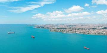 Detit të Zi në Turqi i rikthehet kaltërsia, shikoni sa ka ndryshuar gjatë pandemisë