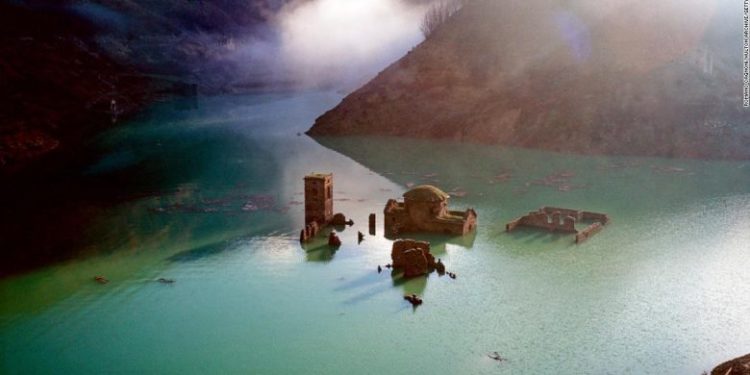 Fshati që është nën ujë që nga viti 1994 mund të shfaqet përsëri