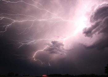 Rrufeja më e gjatë në botë e regjistruar deri më tani është 709 kilometra