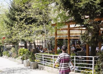 Qeveria paralajmëron mbylljen e restauranteve dhe kafiterive