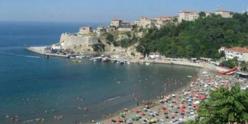 Qytetarët e Kosovës nuk mund të hyjnë në Mal të Zi pa pasur test negativ të Covid-19