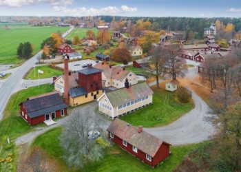 I ndërtuar në shekullin 18, një fshat në Suedi del në shitje për 7 milionë dollarë