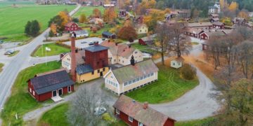 I ndërtuar në shekullin 18, një fshat në Suedi del në shitje për 7 milionë dollarë