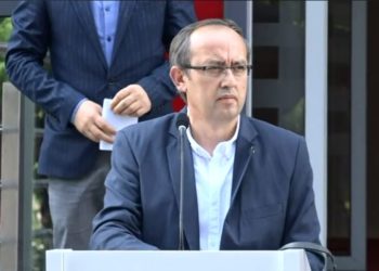 Masa të reja, Qeveria kthen kufizimet e lëvizjes në disa qytete