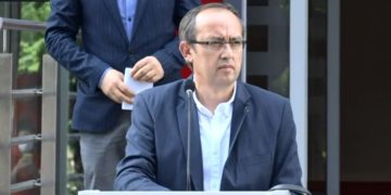 Masa të reja, Qeveria kthen kufizimet e lëvizjes në disa qytete