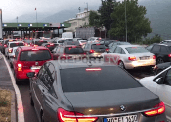 Numër rekord i kosovarëve nisen për ta kaluar vikendin në Shqipëri: Po shkojmë të heqim stresin