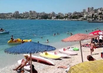 Qeveria e Kosovës me masa të reja, qytetarët që shkojnë në Shqipëri, do të vetizolohen për 7 ditë