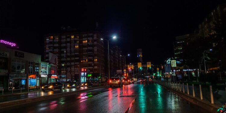 Vendimi i Qeverisë: Ndryshon orari i kufizimit te levizjes, në këto komuna lejohet nga ora 22:30-05:00