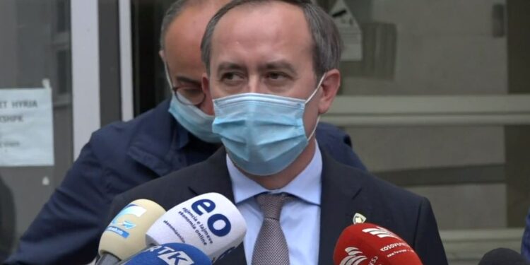 Hoti: Të dielën shqyrtohet mundësia për shpalljen e gjendjes së jashtëzakonshme