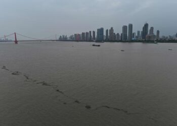 Wuhani i Kinës nuk gjen paqe: Dikur vatër e epidemisë, tani me përmbytje masive