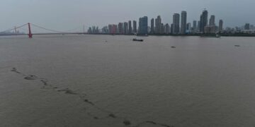 Wuhani i Kinës nuk gjen paqe: Dikur vatër e epidemisë, tani me përmbytje masive