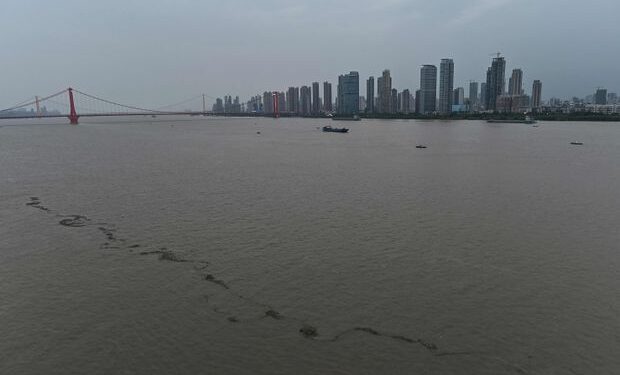 Wuhani i Kinës nuk gjen paqe: Dikur vatër e epidemisë, tani me përmbytje masive